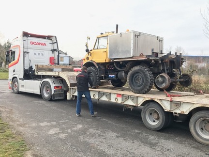 Arrivée de l'Unimog à la gare depuis l'usine Bombardier du Nord